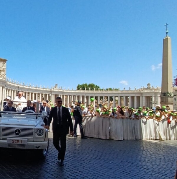 Il Papa in Piazza San Pietro durante la Giornata Mondiale dei Bambini 2024