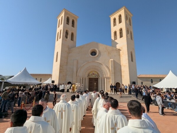 La nuova chiesa cattolica del Battesimo di Gesù in Giordania